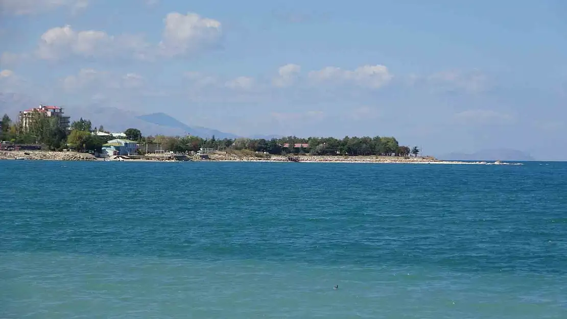 Bu yılki yağışlar Van Gölü'ne yaradı