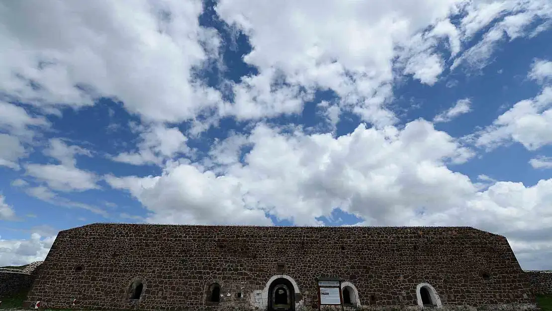 Erzurum'un Aziziye Tabyaları ihtişamını koruyor