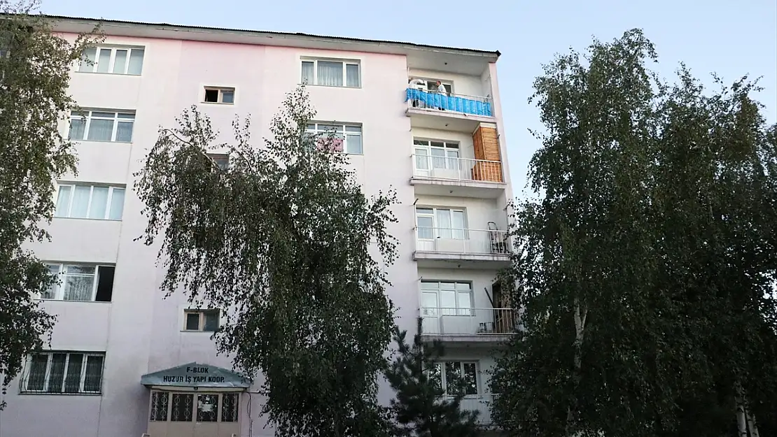Erzurum'da otizmli genç 5'inci kattan düştü