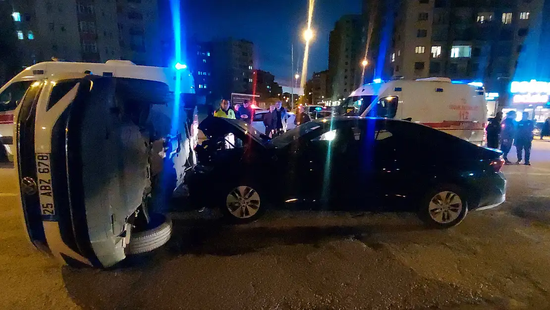 Erzurum'da Trafik Kazası: Araç Yan Yattı