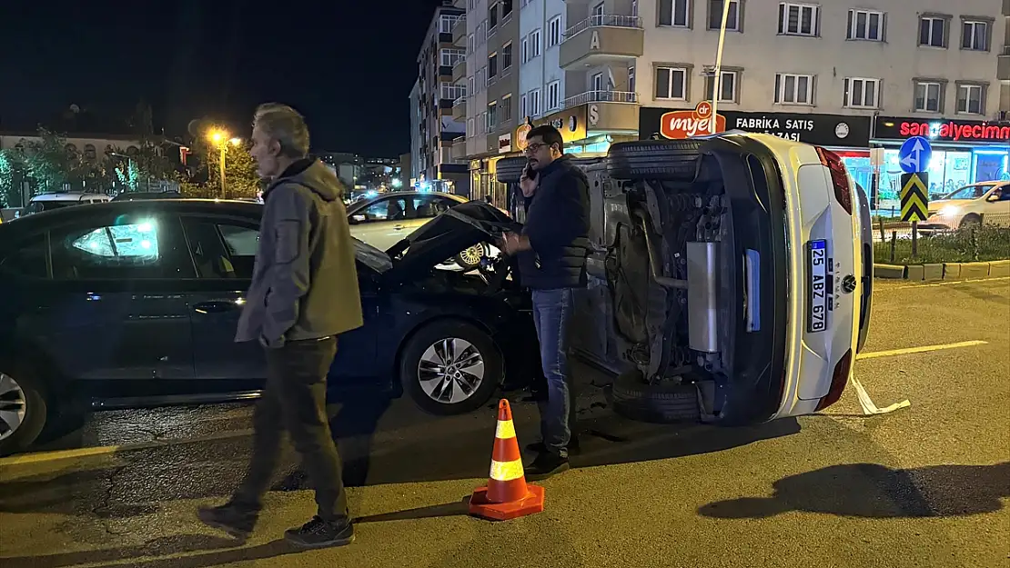 Erzurum'da 2 aracın karıştığı kazada 6 kişi yaralandı