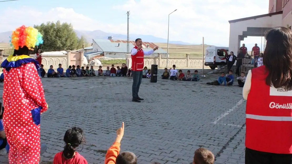 Kızılay Ağrı Şubesi'nden Köy Okullarına Destek Ziyareti