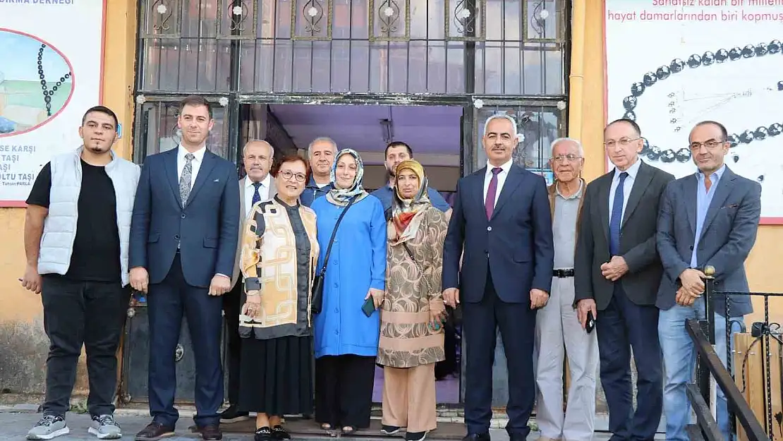 AK Parti MKYK üyesi Yüksel, Erzurum'da esnafı ziyaret etti
