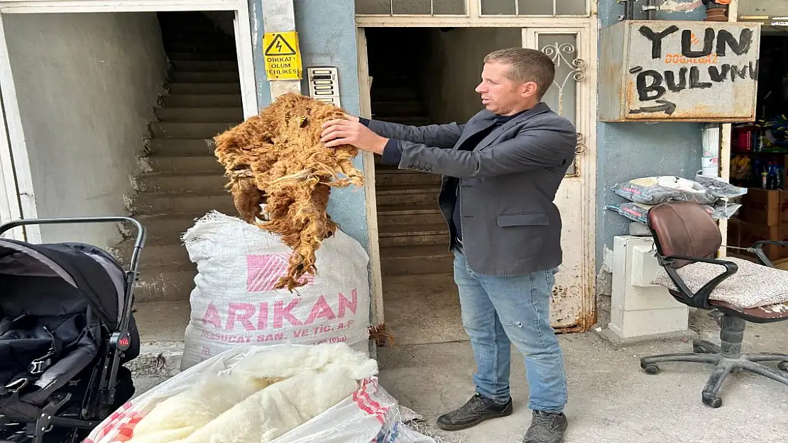 Ağrı'da Koyun Yünü teknolojiye direniyor