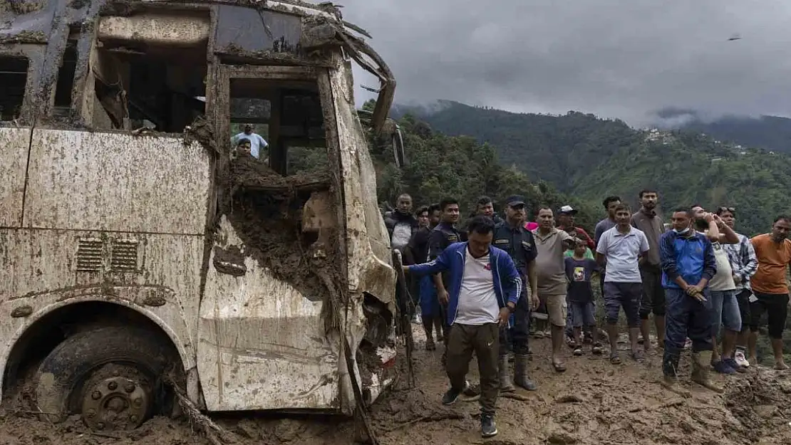 Nepal'de Sel ve Toprak Kayması 151 Can Aldı!