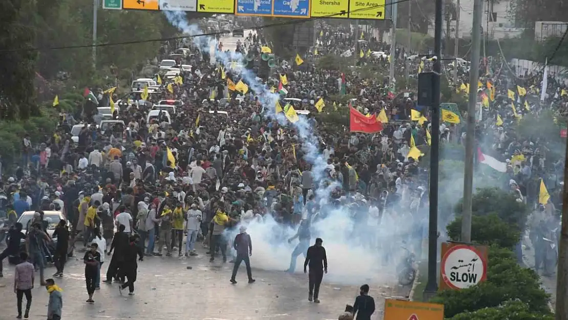 Pakistan'da Yapılan Protestoya Polis Engeli