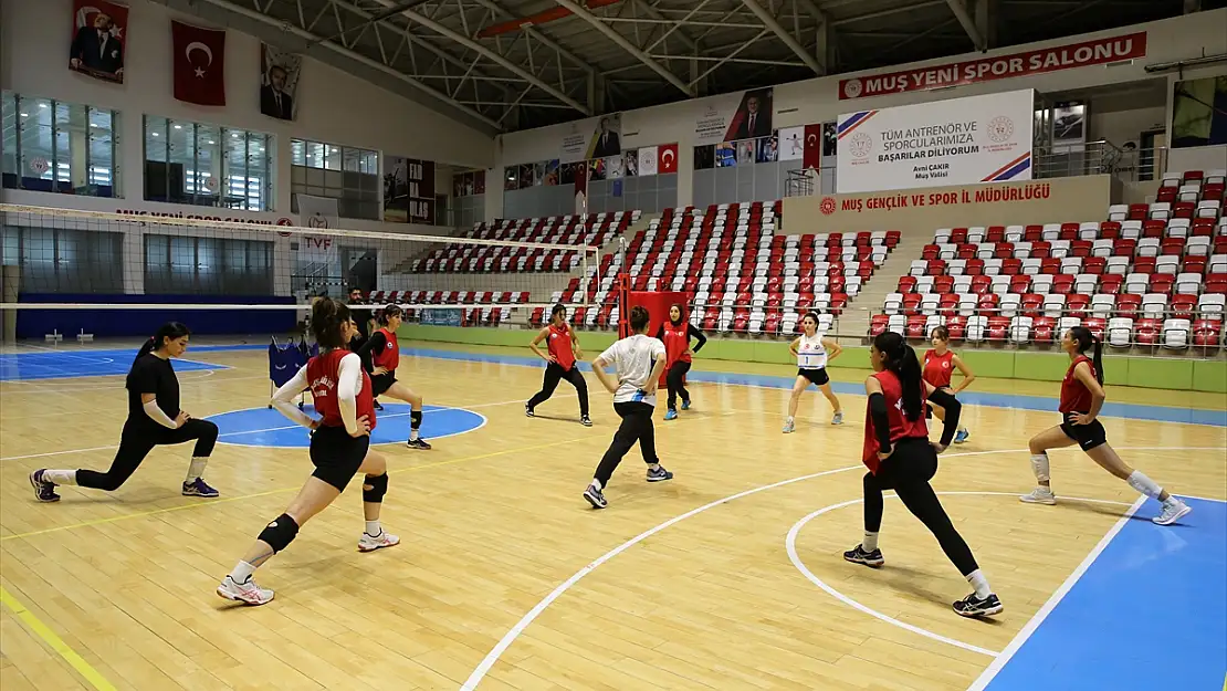 Voleybolda Muşlu kızlar, yeni şampiyonluk peşinde