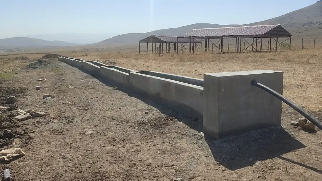 Ağrı İl Özel İdaresi'nden 65 Metre Uzunluğunda Beton Sıvat