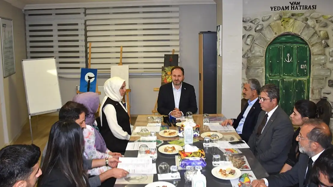 Yeşilay Genel Başkanı Dinç Van'ı Ziyaret Etti