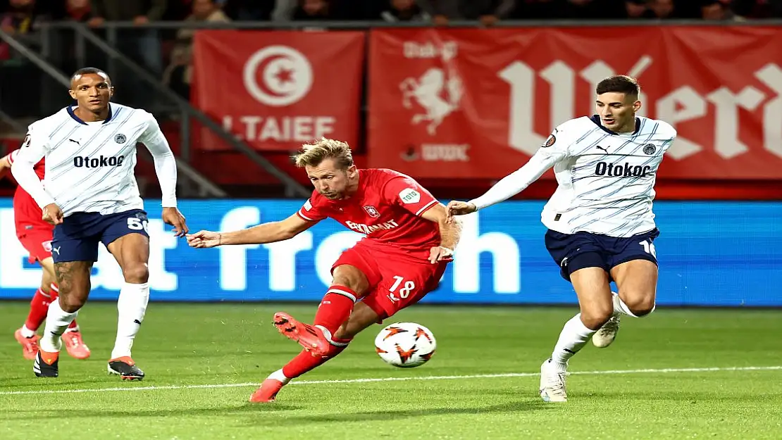 Fenerbahçe İlk Yarıyı  Deplasmanda 1-0 Geride Kapattı