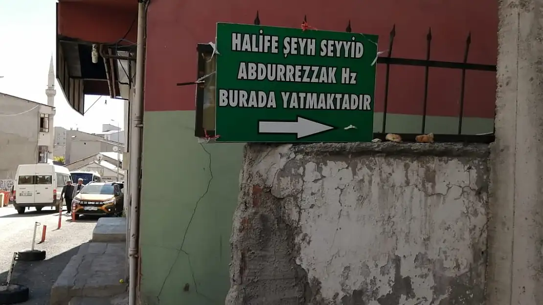 Halife Şeyh Seyyid Abdurrezak Türbesi