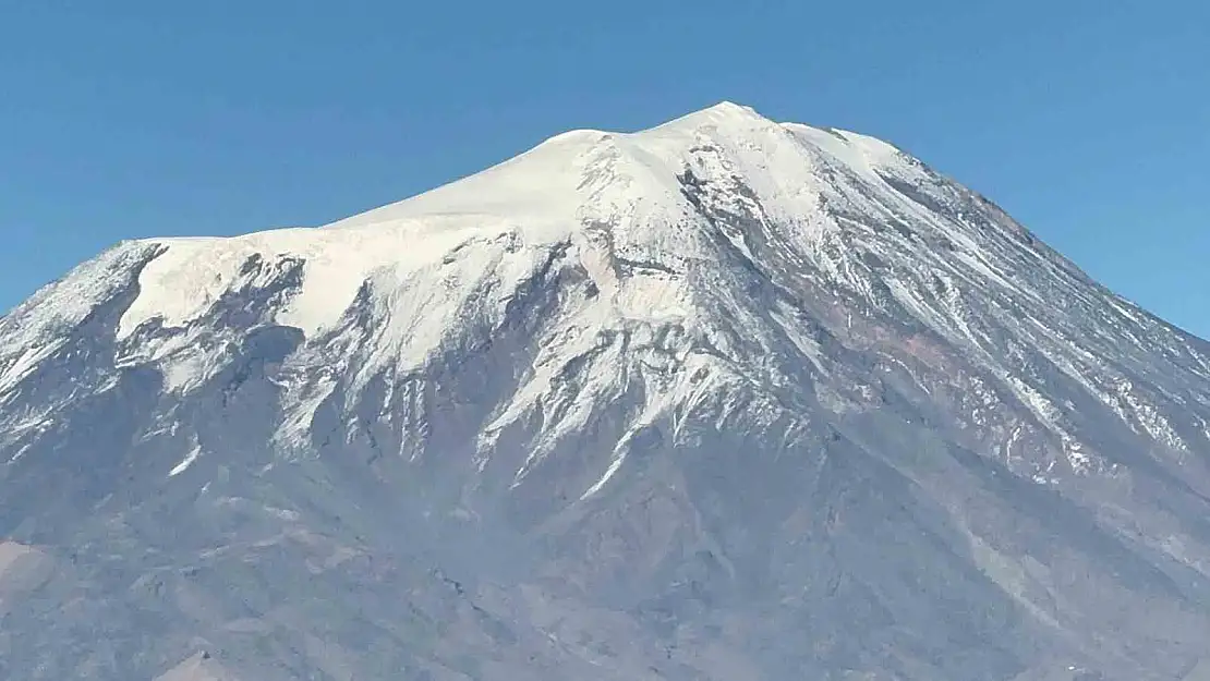 Türkiye'nin çatısı beyaza büründü