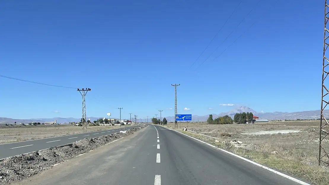 Ağrı Şeker Fabrikası yolu karanlığa gömüldü