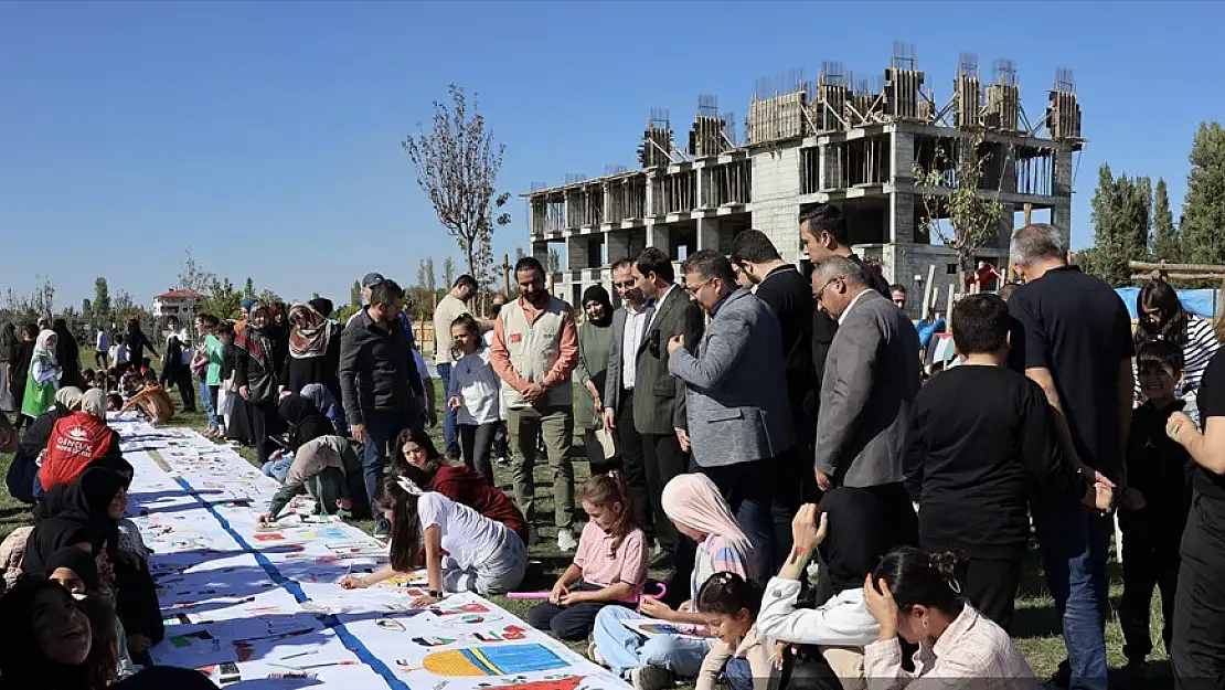 Iğdır'da çocuklar Filistin için çizdi