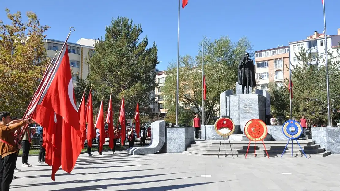 Kars'ta Atatürk'ün Şehre Gelişinin100'üncü Yılı Coşkuyla Kutlandı