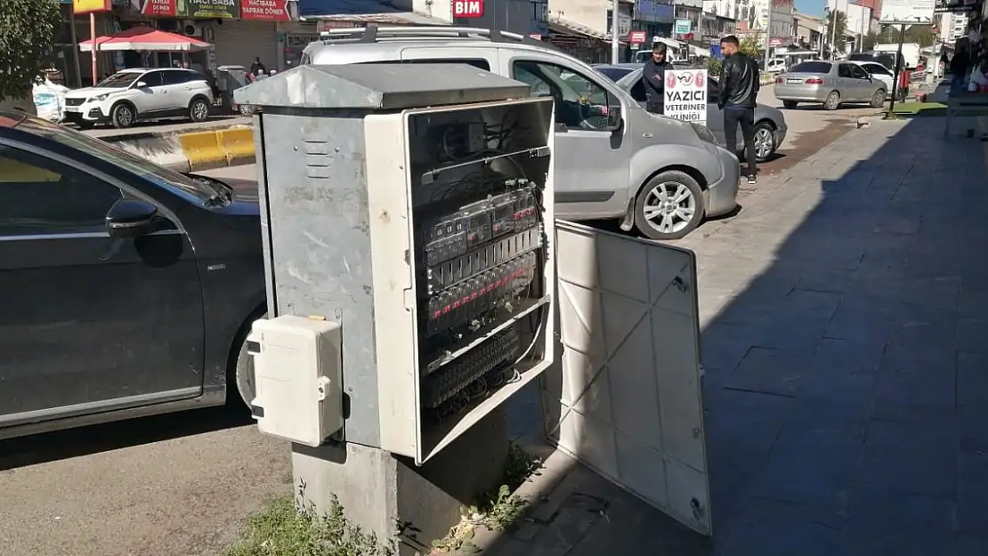 Ağrı'da Açık Elektrik Panoları Tehlike Saçıyor