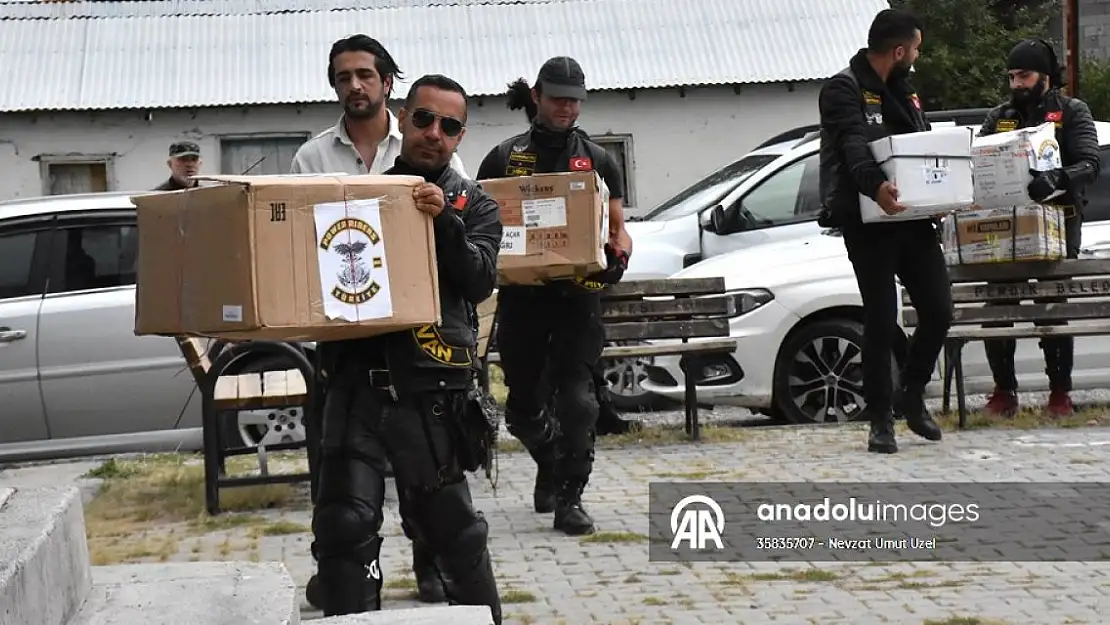 Motosikletleriyle çocuklara 'mutluluk taşıdılar'