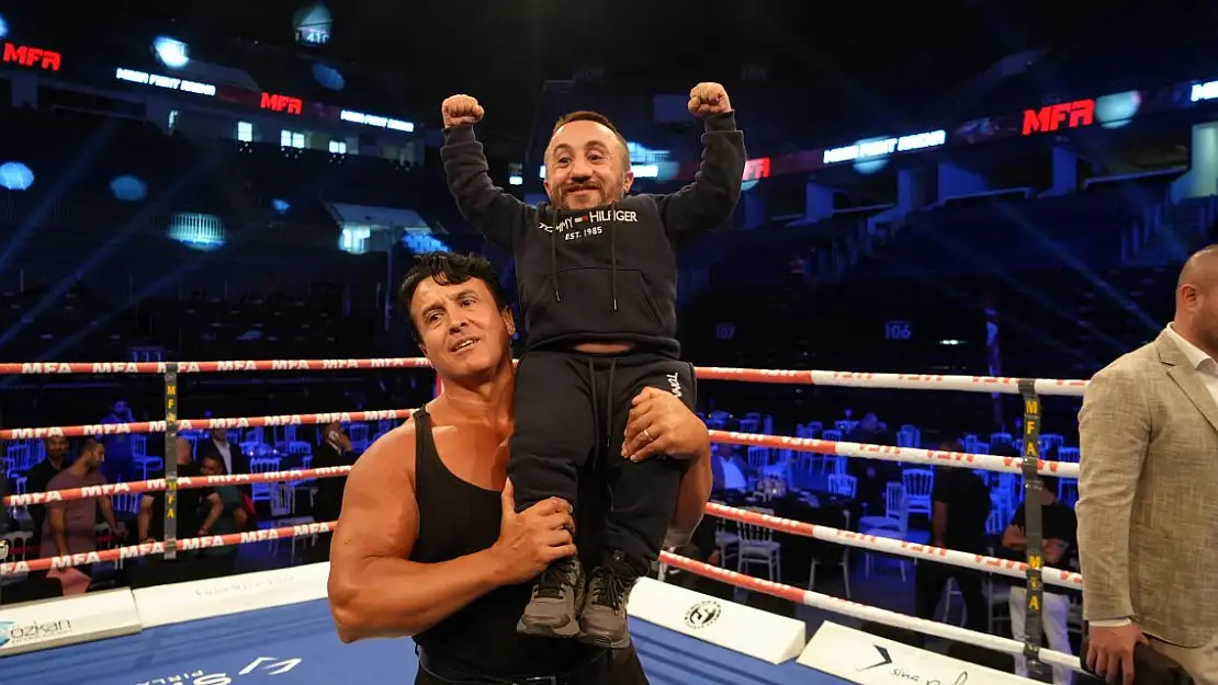 Dünyaca Ünlü Kick Boks Sporcuları İstanbul'da Ringe Çıktı