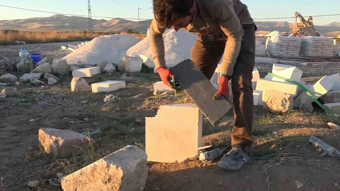 Van'da taş ustası tarihi eserleri restore ediyor