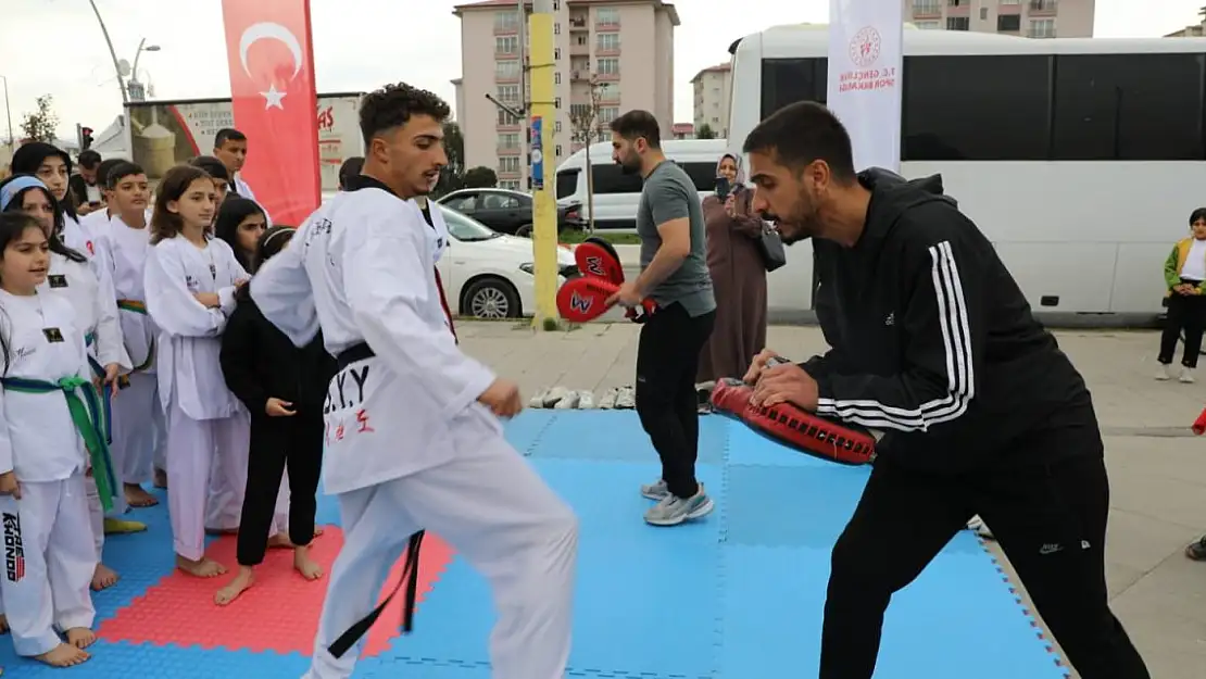 Ağrı'da Amatör Spor Haftası Etkinlikleri Coşkuyla Başladı