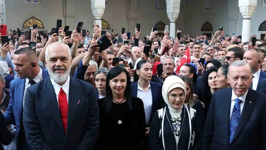 Cumhurbaşkanı Erdoğan Tiran'da Camii Açılışına Katıldı