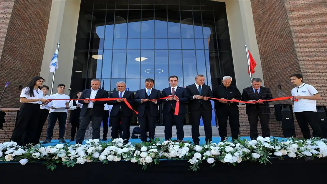 Bitlis'te Özel Eren Fen ve Teknoloji Lisesi'nin Açılışı Gerçekleştirildi