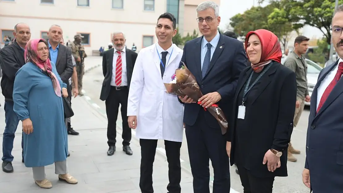 Sağlık Bakanı Iğdır'da Sağlık Çalışanları İle Bir Araya Geldi