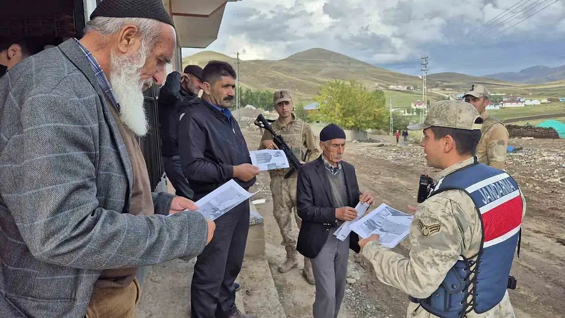 Erzurum'da jandarma köy halkını bilgilendiriyor