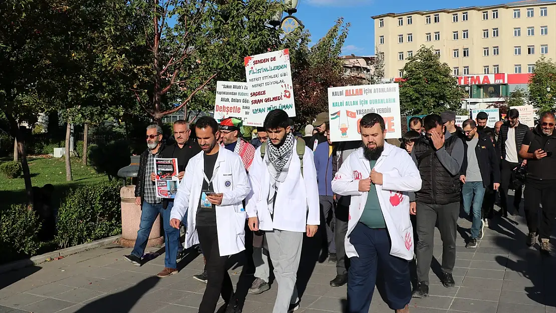 Erzurum'da sağlık çalışanları Gazze için yürüdü