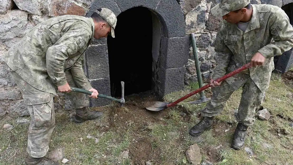 Erzurum'da Mehmetçik tarihi tabyaları temizledi