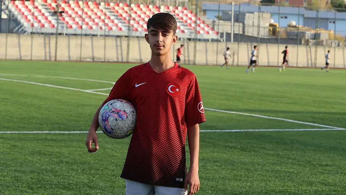 Verdiği röportajla gündem olan Vanlı futbolcu heyecandan konuşamamış