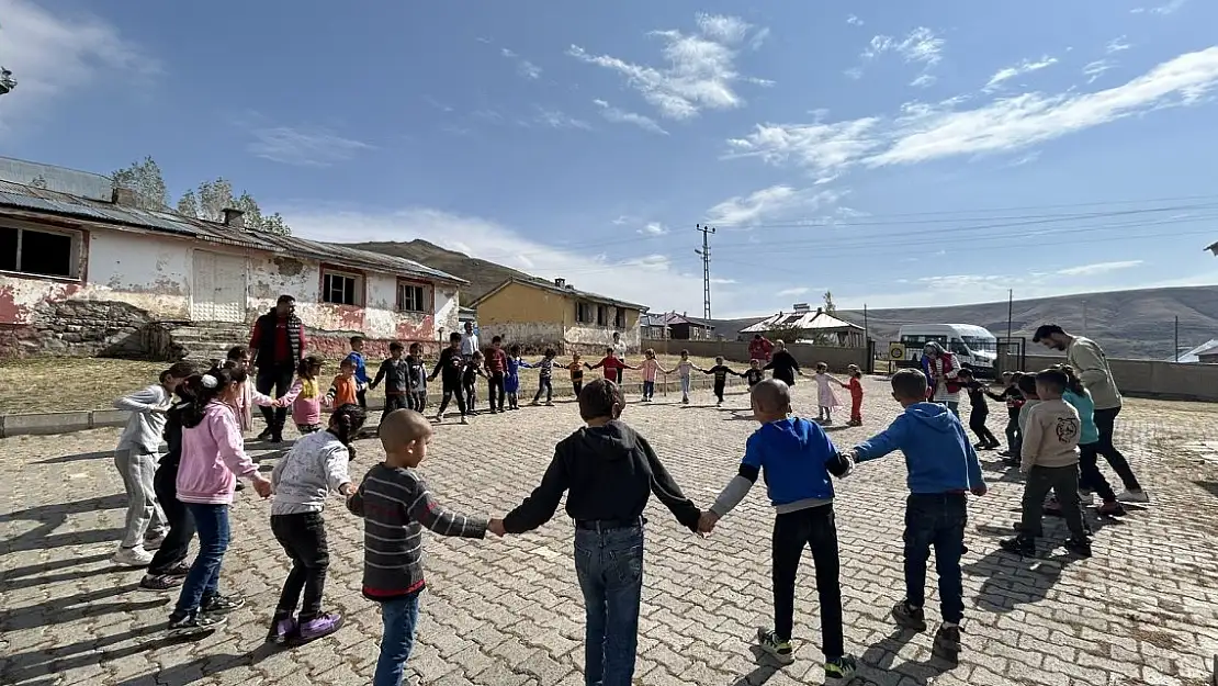 Tutak'ta Gönüllüler, hem eğlendirdi hem öğretti