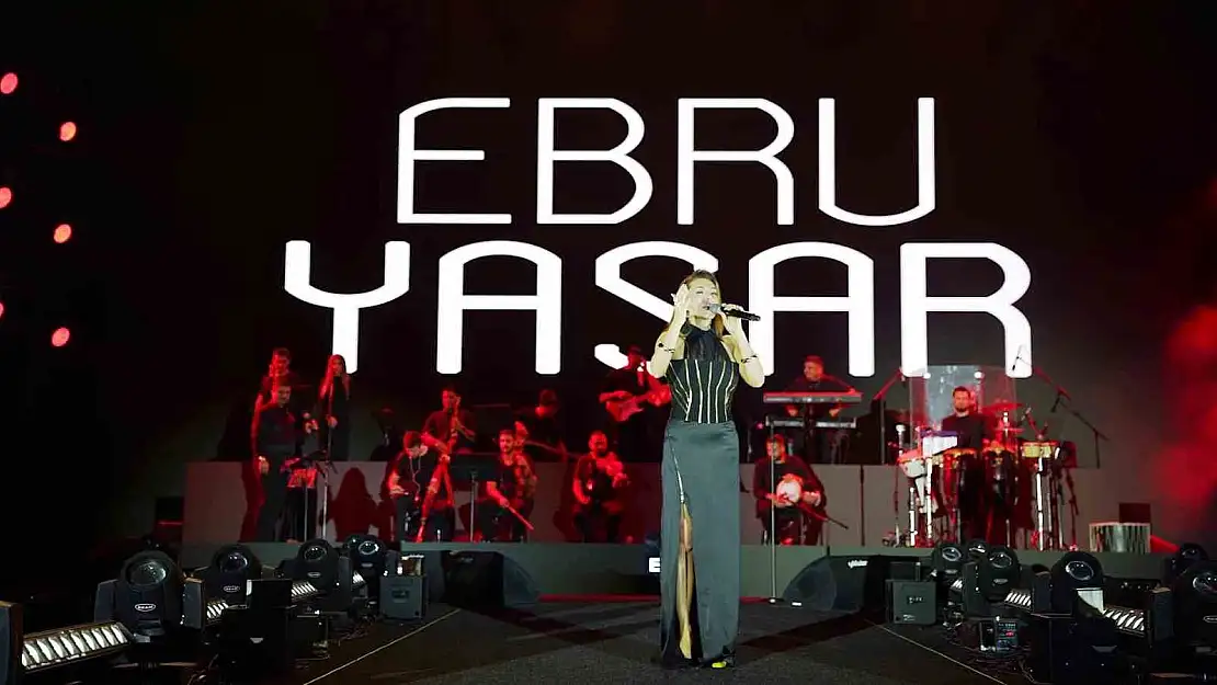 Ebru Yaşar Diyarbakır'ı coşturdu