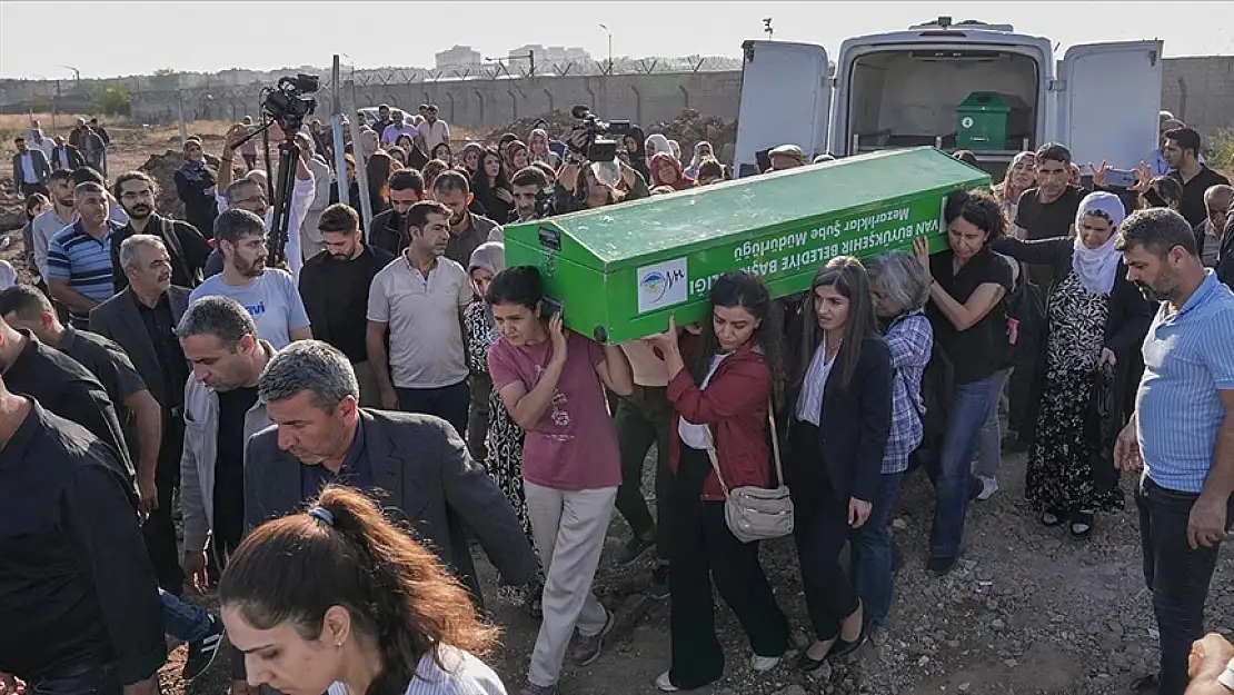 Rojin'in cenazesi Diyarbakır'da toprağa verildi