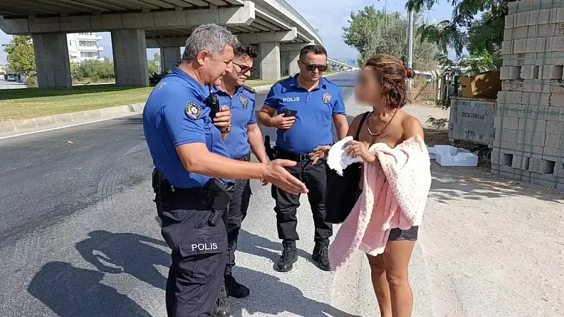 Bikinili Kadından Polislere 'Ağrı'ya Sürerim' Tehdidi