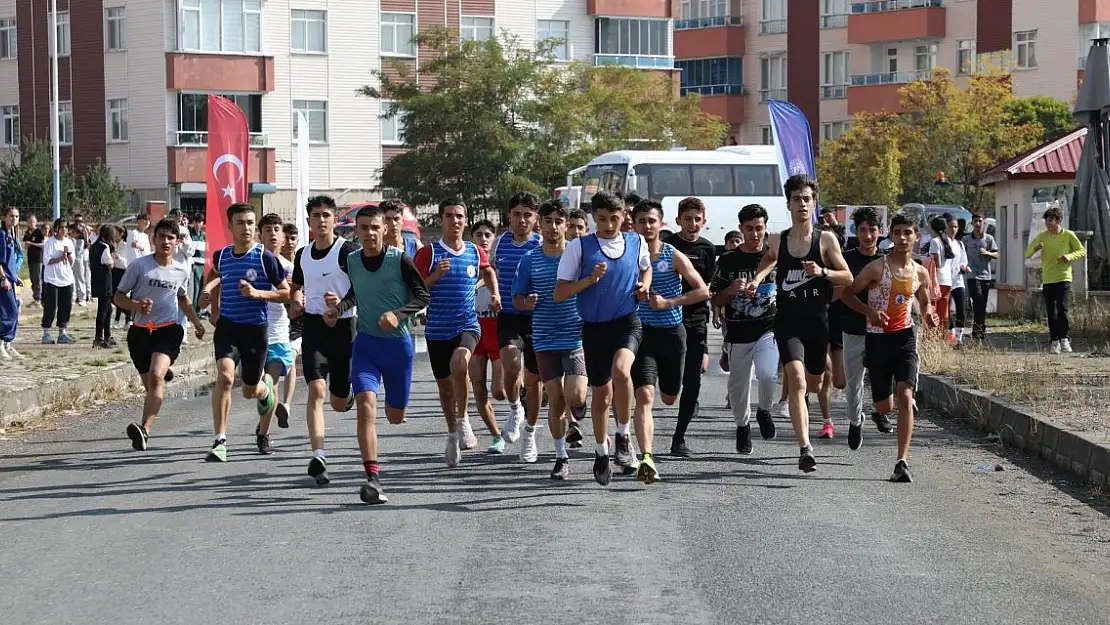 Ağrı'da Okul Sporları Kros İl Birinciliği Müsabakaları Tamamlandı