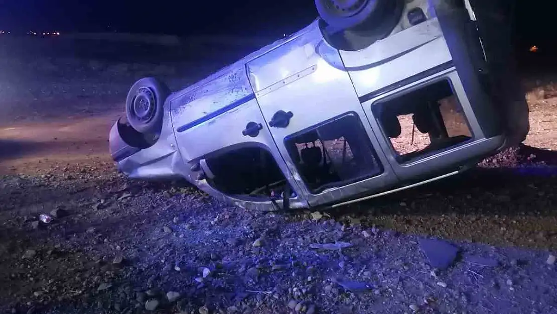 Muş'ta otomobil tarlaya uçtu: 3 yaralı