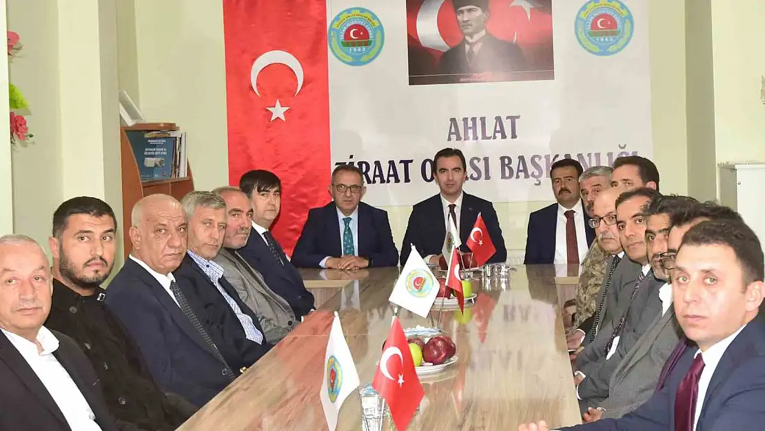 Bitlis Valisi Karakaya'dan, çiftçilere ziyaret