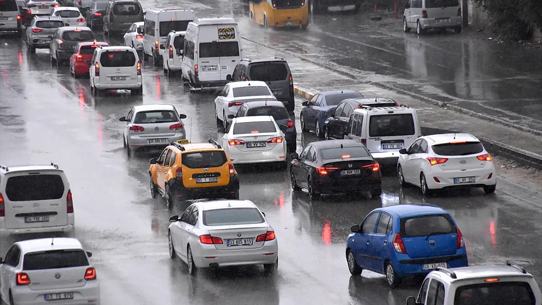 Van'da sağanak hayatı olumsuz etkiledi