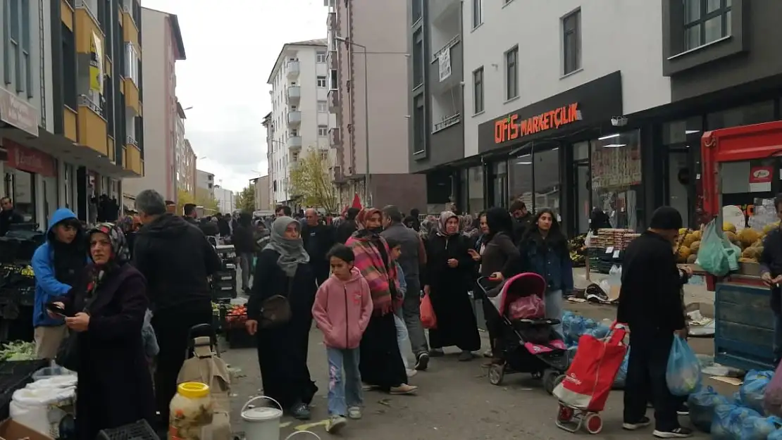 Ağrı Halk Pazarı'nda Kış Alışverişi Yoğun İlgi Gördü