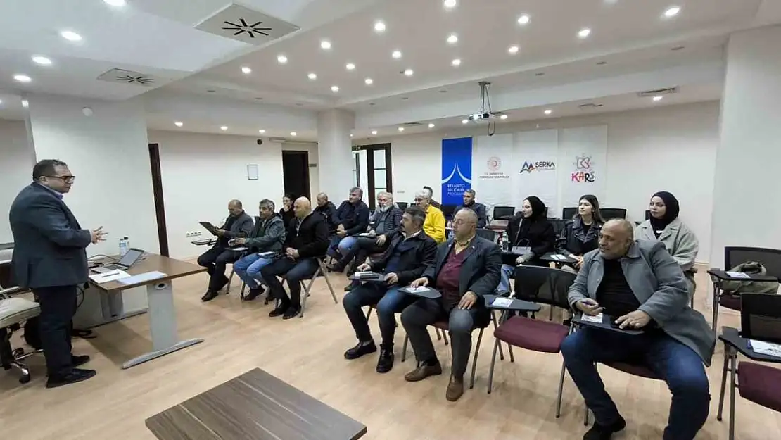 Kars'ta Gazetecilere 'Dijital Habercilik' Eğitimi Verildi