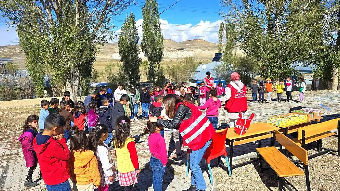 Kızılay'dan Tazekent Köyü Öğrencilerine Anlamlı Ziyaret