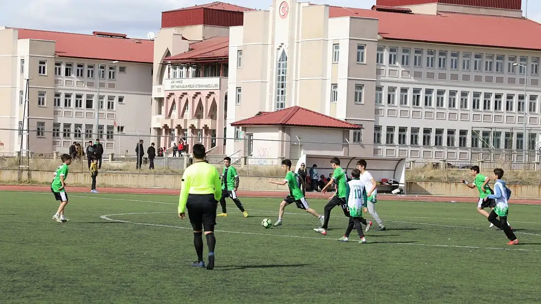 Ağrı'da Okul Sporları Futbol Yıldız Erkekler Müsabakaları Başladı