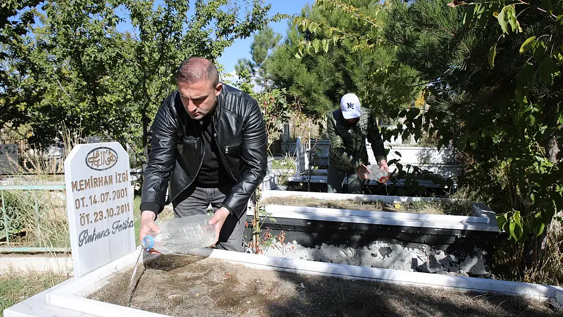 Van depreminin acısını unutamıyorlar