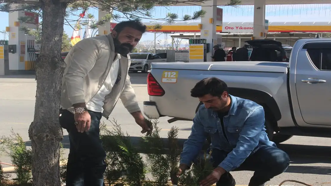Ağrı Valilik Binası Çevresi Yeşillendiriliyor