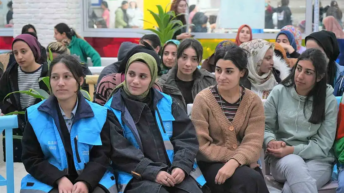 Muş'ta şehit yakınları ve gaziler öğrencilerle buluştu