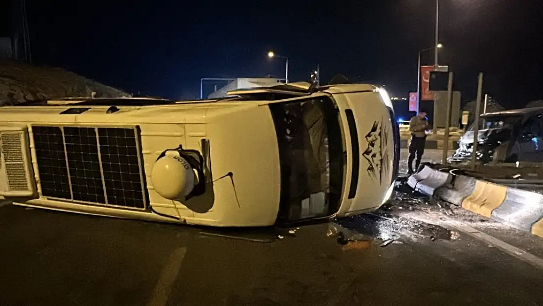 Van'da İki Araç Çarpıştı: 1 Ölü 7 Yaralı
