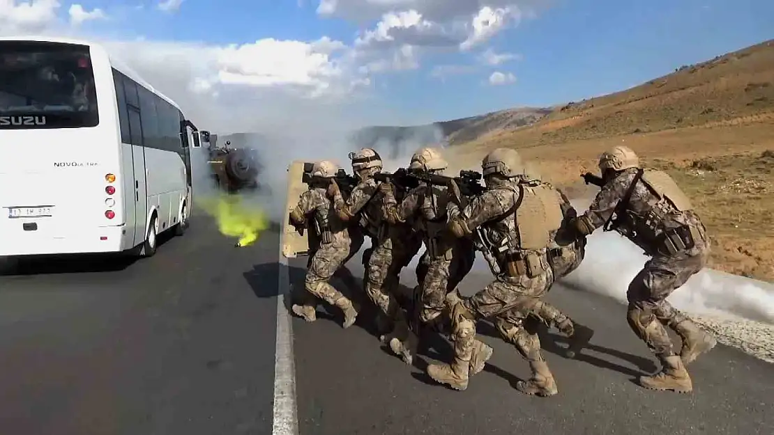 Bitlis'te Özel Harekat polisleri nefes kesti