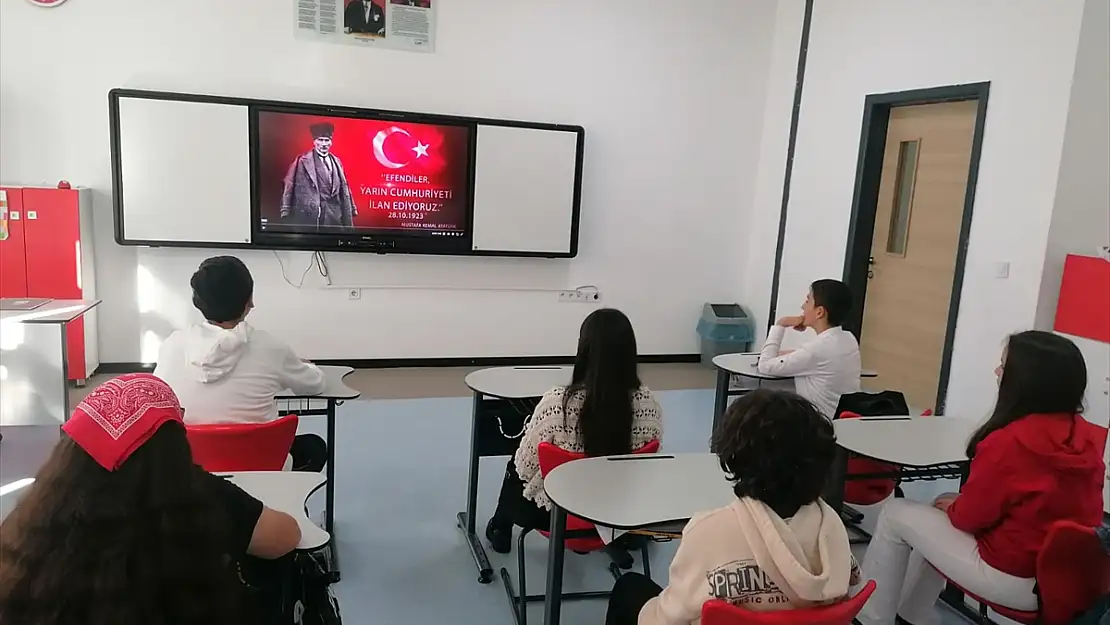 Doğu illerinde öğrenciler 'Dersimiz Cumhuriyete Doğru' filmi izledi