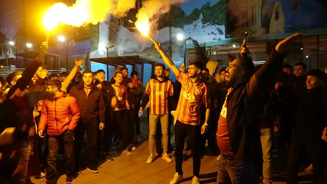 Van'da Galatasaraylı Taraftarların Galibiyet Sevinci